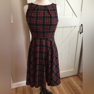 Elle XS sleeveless dress with back zipper. Belt not included.